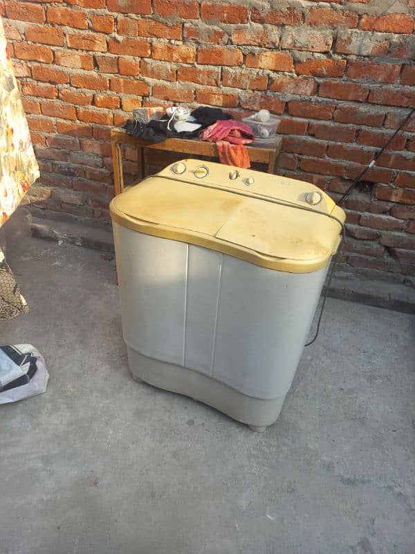 washing machine available in good condition 2