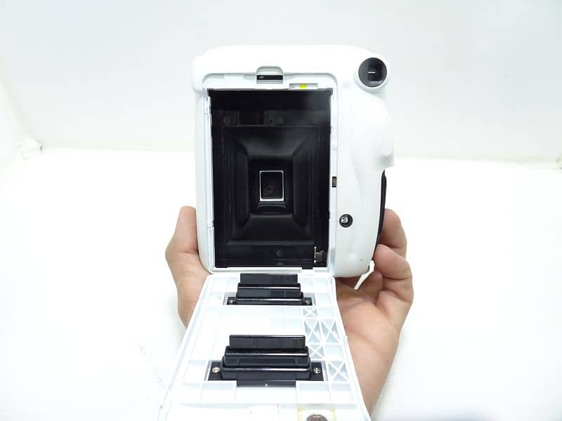 Instax mini 11 white color 2