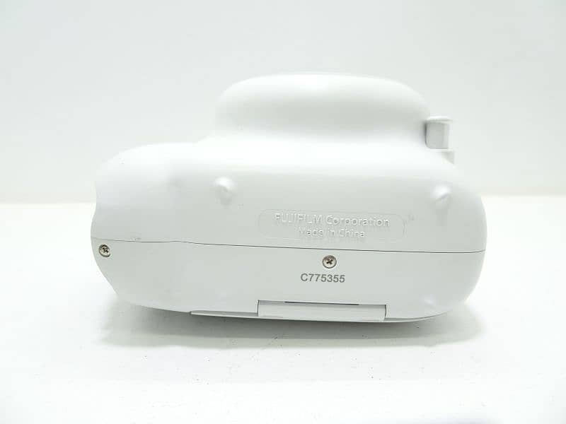 Instax mini 11 white color 4