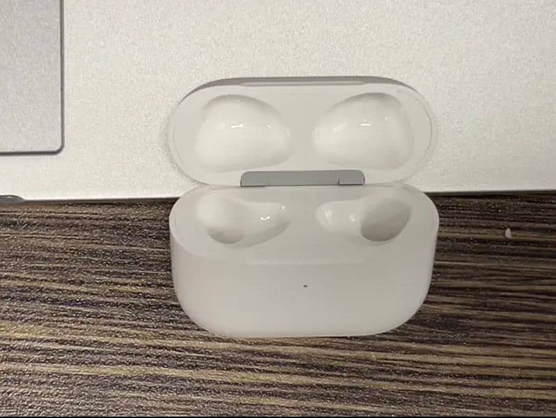 Original Apple Airpods 3rd gen with complete box. 0