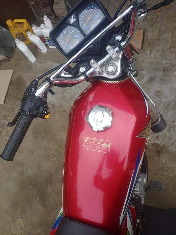 *Honda CG 125 ( Model  2022) Total Genuine* * Urgent Sale * Reg 2