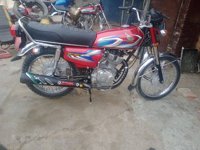 *Honda CG 125 ( Model  2022) Total Genuine* * Urgent Sale * Reg 8