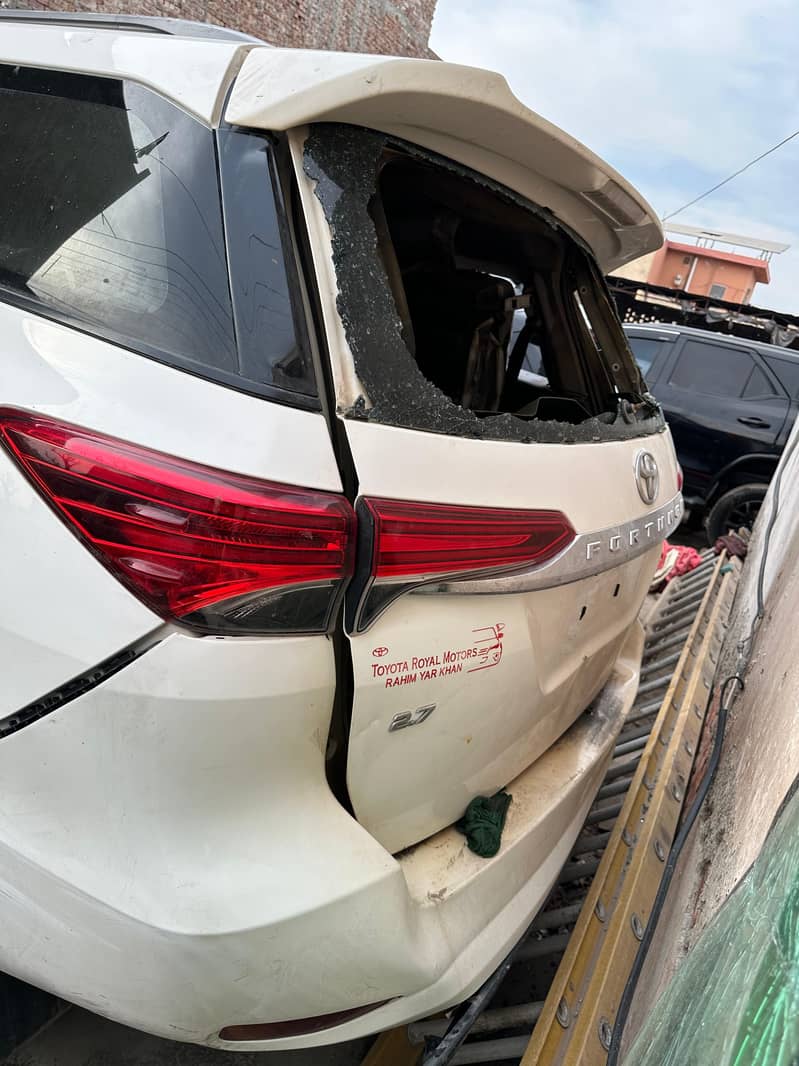 Toyota Fortuner 2021 4