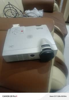 plus v-1100z multimedia projector