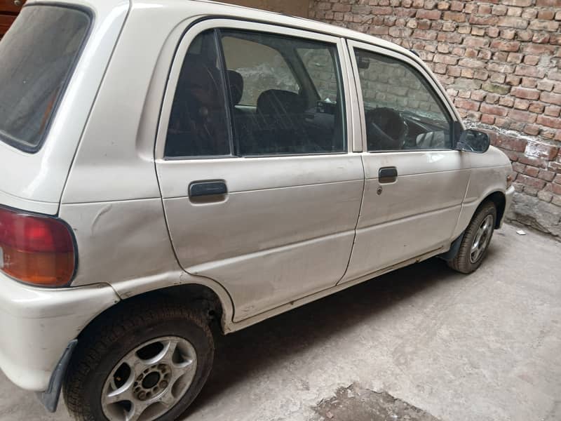 Daihatsu Cuore 2000 1