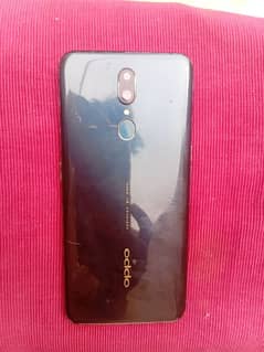 oppo f11. box nhi hai. baki ok hai. or orignel hai  .