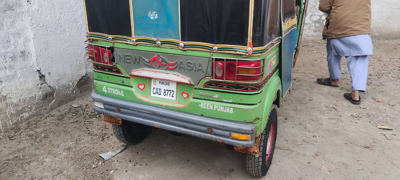 New asia double shok 6 seater close rickshaw 2021 6