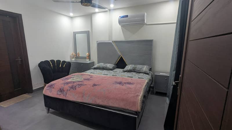 One Bed Apartment For Rent Per day And Short Stay Avil In Bahria town Lahore 0