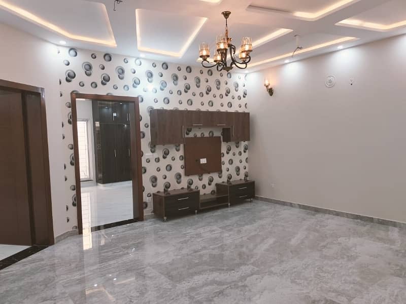 House Of 10 Marla For rent In Bahria Town - Sector C 6