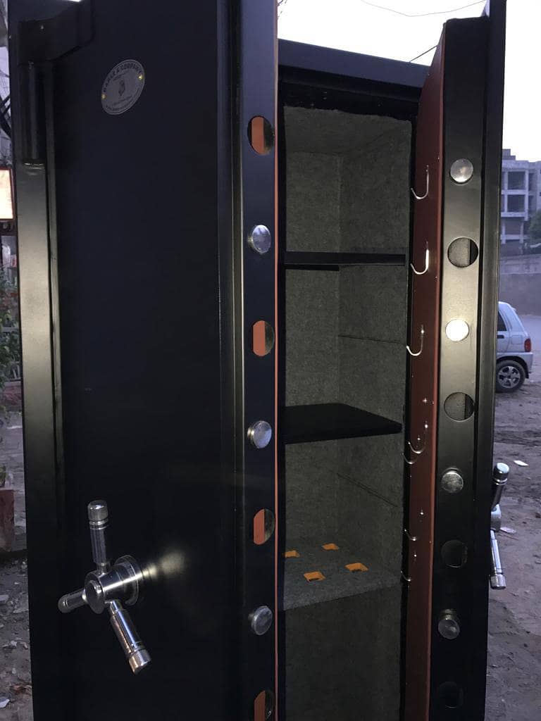 Locker & Steel Safe 18