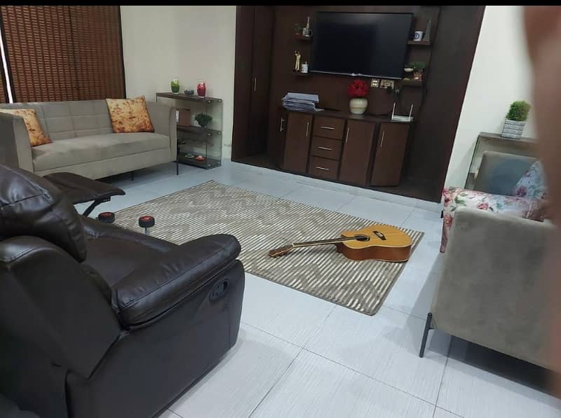 7.25Marla House For sale In faisal Town all pix is original 1