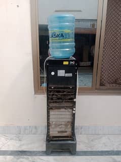 Homage water dispenser