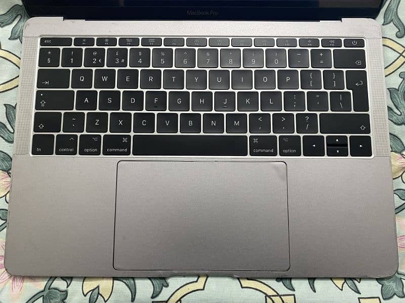 Macbook Pro 2017 8GB 256GB 1