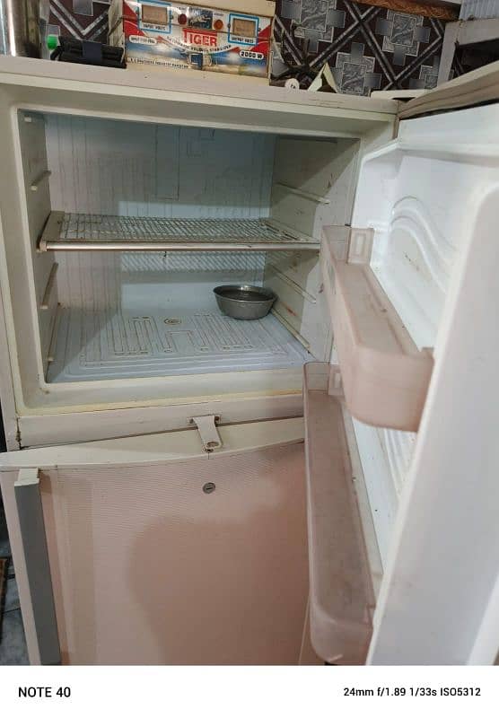 DAWALANCE 14 CUBIC FIT LARGE SIZE FRIDGE IN VERY GOOD Condition 1