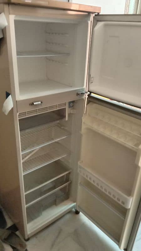 Toshiba Refrigerator Fridge and Freezer Gas Leak Problem. 1