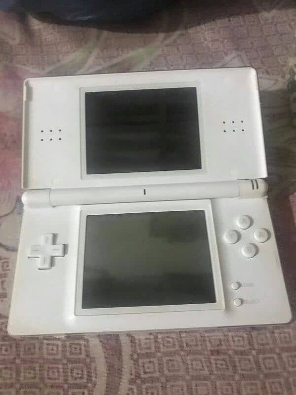 Nintendo DS console with original charger and 2 cards 0