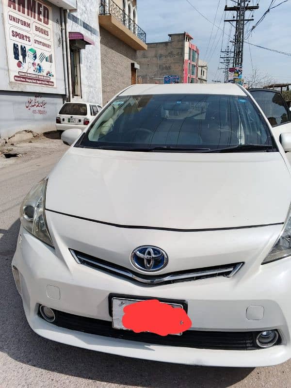 Toyota Prius Alpha 2012 1