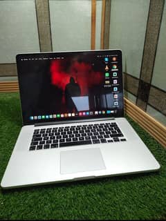 MacBook pro 2015 PKR 880000