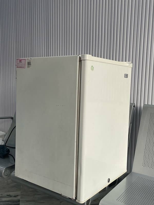 Haeir Mini room Fridge with excellent cooling slighlty used mint condi 1