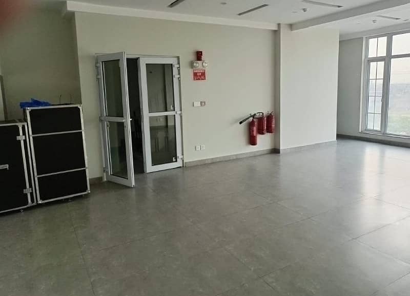 4 Marla Brand New Plaza 4th Floor Office With Elevator For Rent In DHA Phase 6 Main Boulevard, Lahore. 5