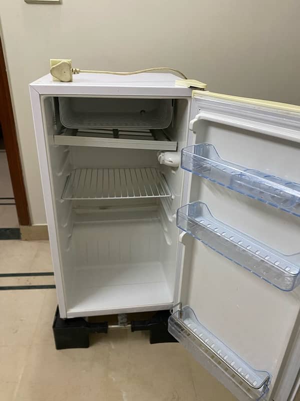 Room size fridge in excellent  condition 0