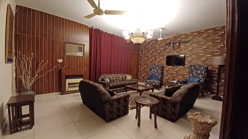 Grand 1 Kanal Fully Furnished Home for Rent in DHA Phase 1 6-Bed Luxury Living!" 9