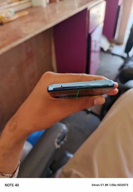 oneplus 9 5G 10 by 10 condition bus halki si line he 3