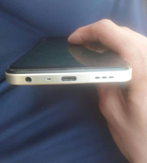 ram 8 rom 256 back camera 12 mp selfie camera 8 mp side finger 4