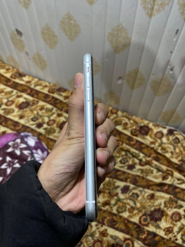 iPhone XR for urgent sale 3