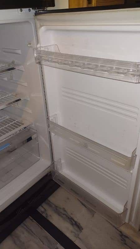 Kenwood Refrigerator KRF-23357. /280L 2