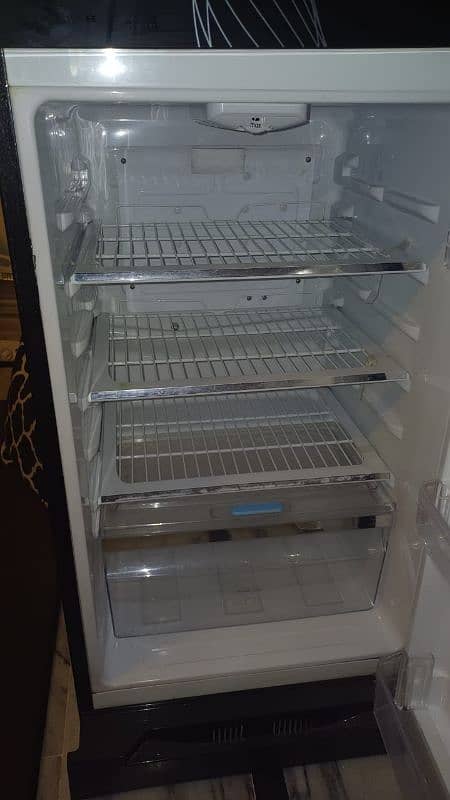 Kenwood Refrigerator KRF-23357. /280L 3