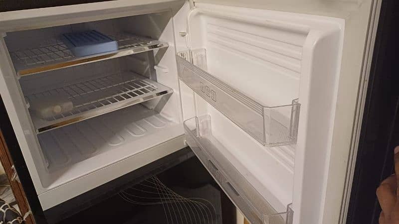 Kenwood Refrigerator KRF-23357. /280L 4