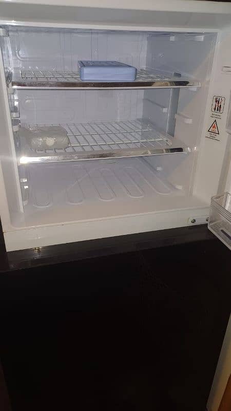 Kenwood Refrigerator KRF-23357. /280L 5