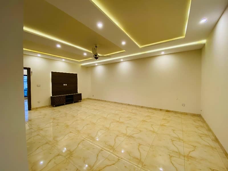 1 kanal Corner Designer Upper Portion Available For Rent 1