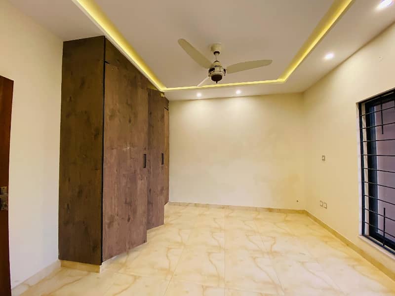 1 kanal Corner Designer Upper Portion Available For Rent 10