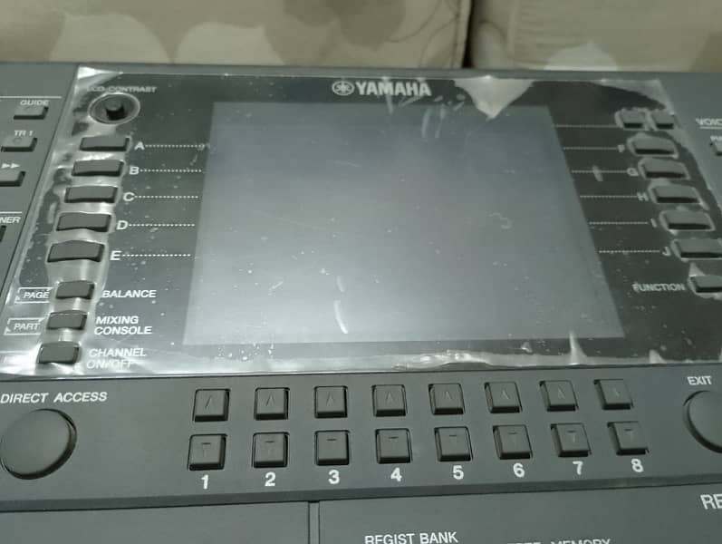 Yamaha PSR s750 with box 4