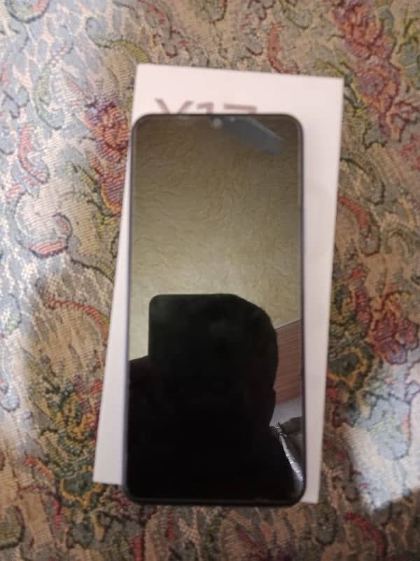 vivo y 17s for sell good condition 10/10 contact number:03017432467 7