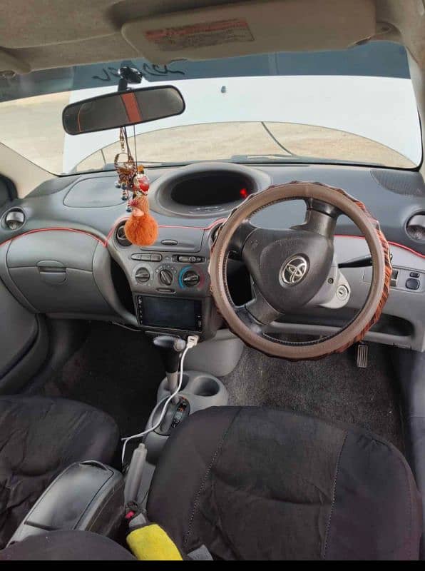 Toyota Vitz 2000 1