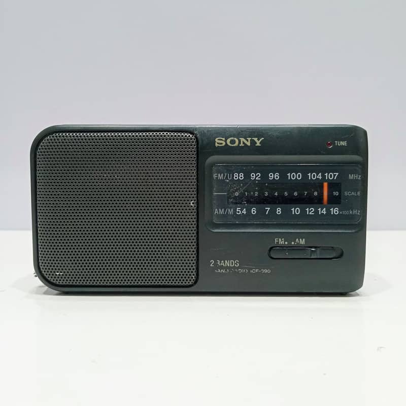 Vintage 1993 Sony ICF-390 AM/FM Radio Made in Japan - Fully Working 1