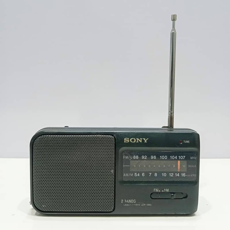 Vintage 1993 Sony ICF-390 AM/FM Radio Made in Japan - Fully Working 2