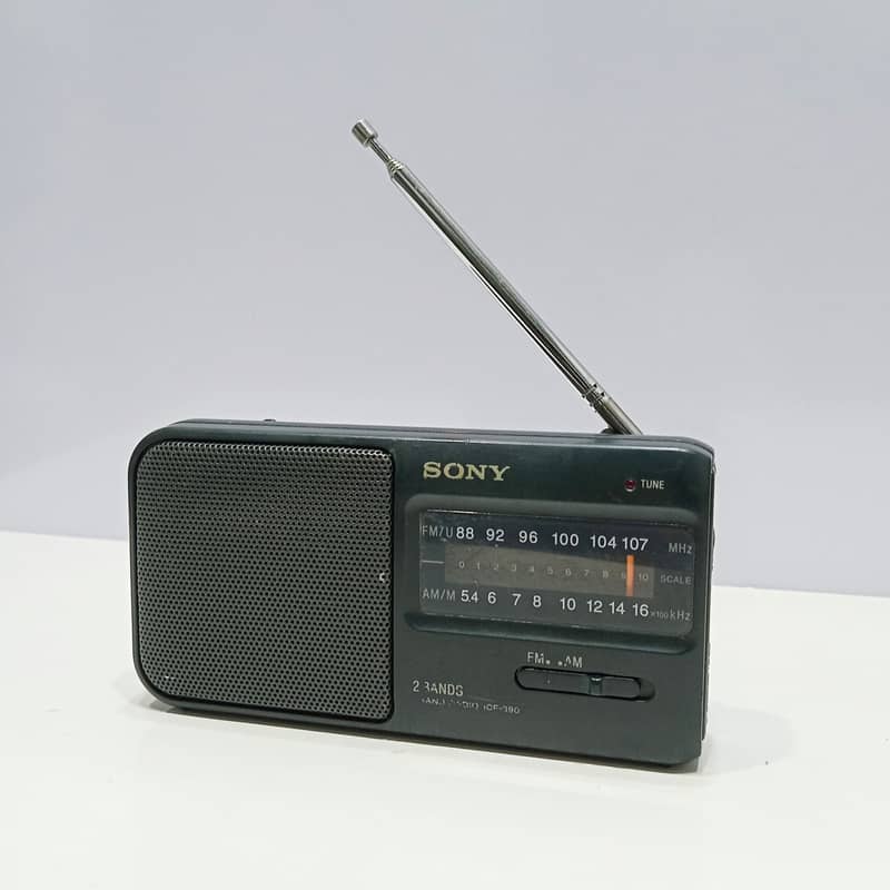 Vintage 1993 Sony ICF-390 AM/FM Radio Made in Japan - Fully Working 3