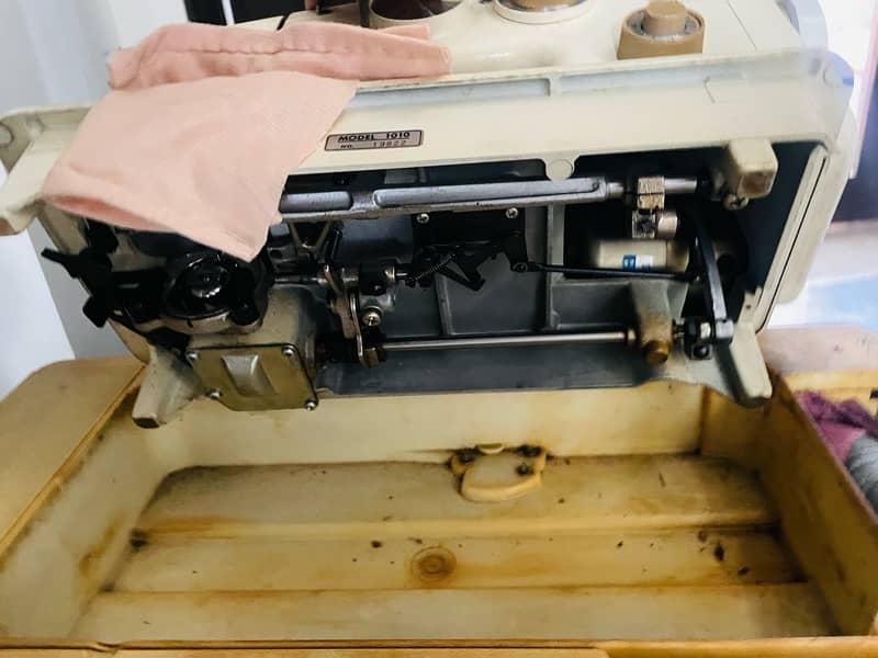 Original Riccar sewing machine 2