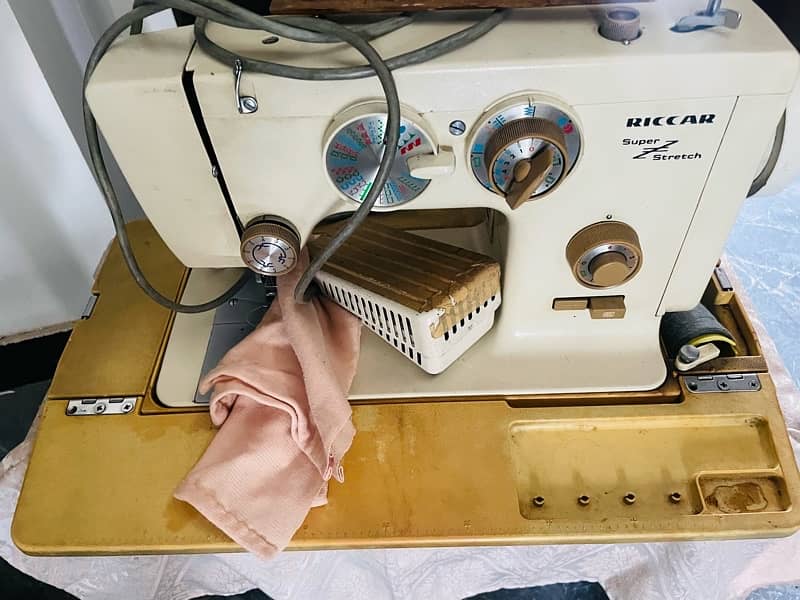 Original Riccar sewing machine 3