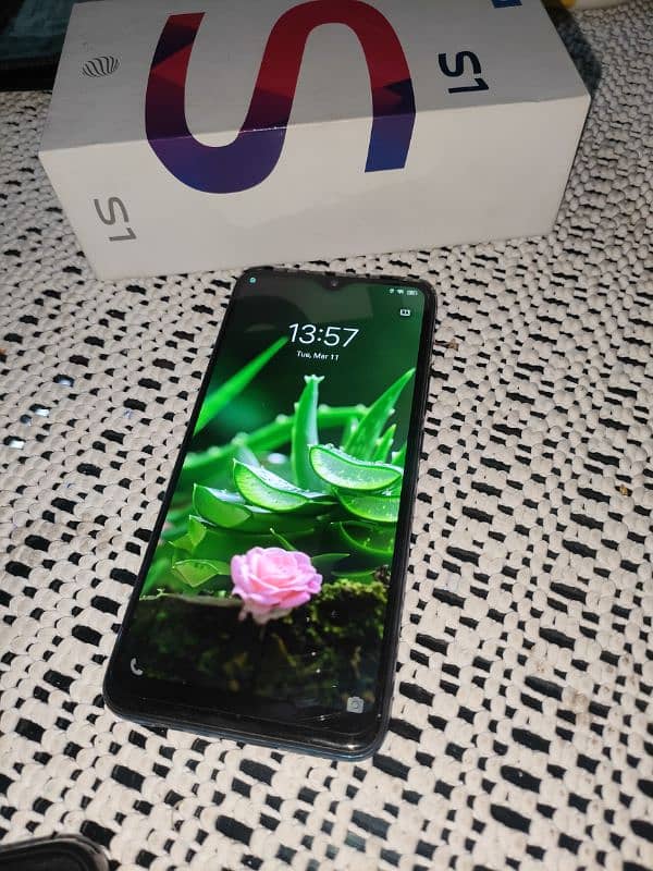 Vivo S1 4/128 gb official pta approved 1