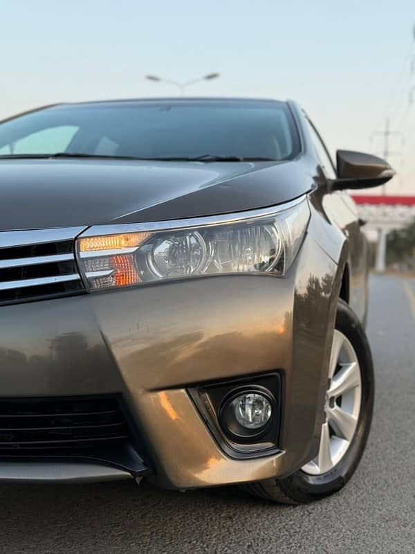 Toyota Altis Grande 2015 Islamabad Reg Original Car for Sale 9