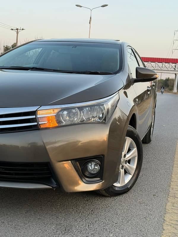 Toyota Altis Grande 2015 Islamabad Reg Original Car for Sale 10