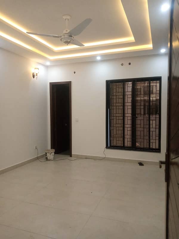 10 Marla House For Sale In Paragon City Lahore 4