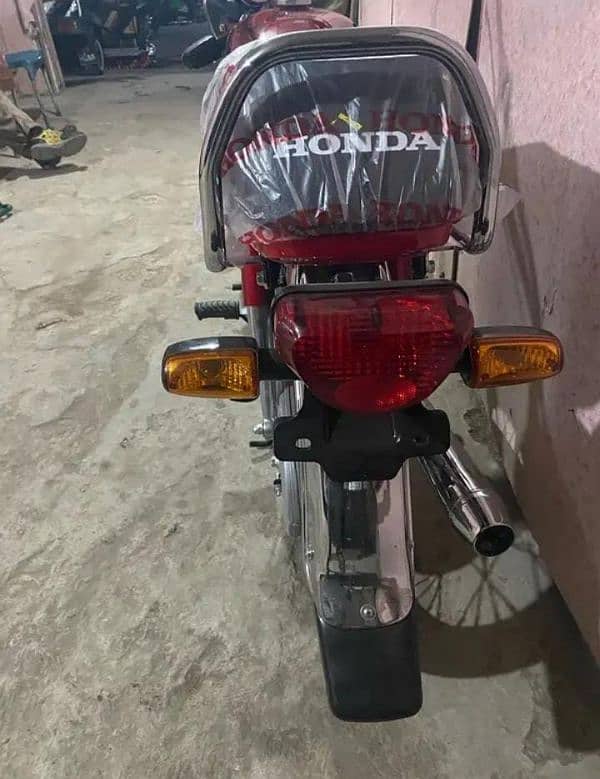 HONDA CD 70 Advance 2025 3