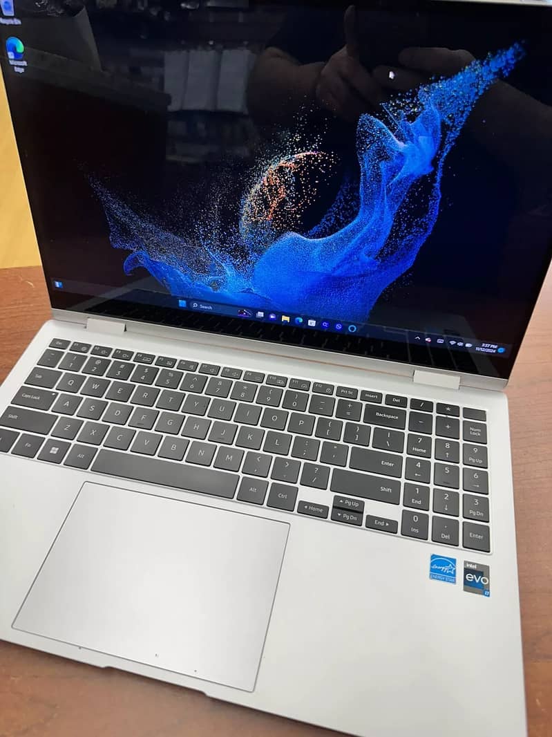 Galaxy Book 2 PRO (OLED) 12th GEN Core i7 like Hp Spectre X360 2