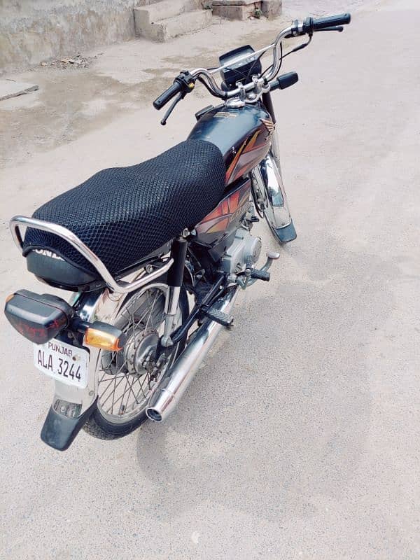 Honda CD70 3